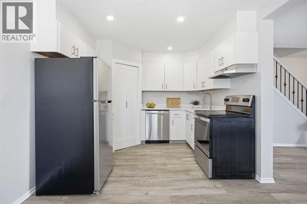 17, 3809 45 Street SW — photo 3