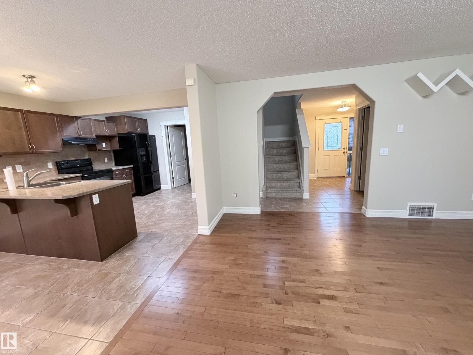 3027 26 AV NW NW — photo 4