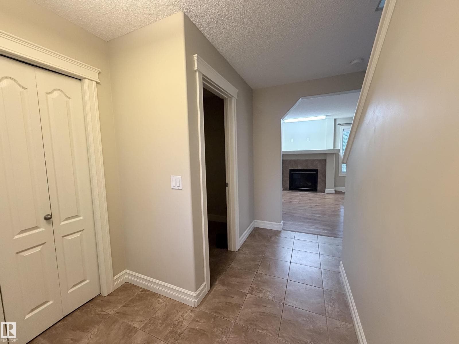 3027 26 AV NW NW — photo 3