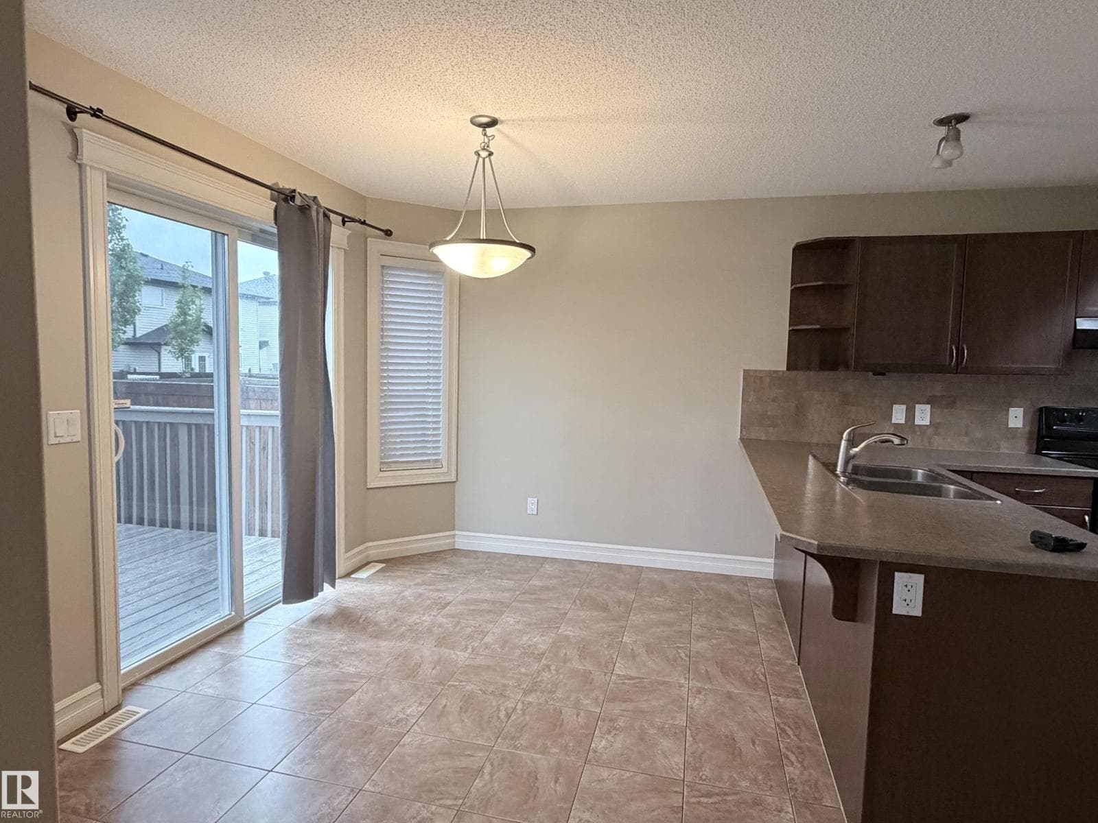 3027 26 AV NW NW — photo 5