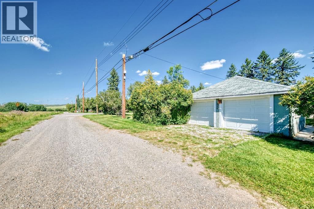 Lot 'A, 520 Royalite Way SE — photo 5