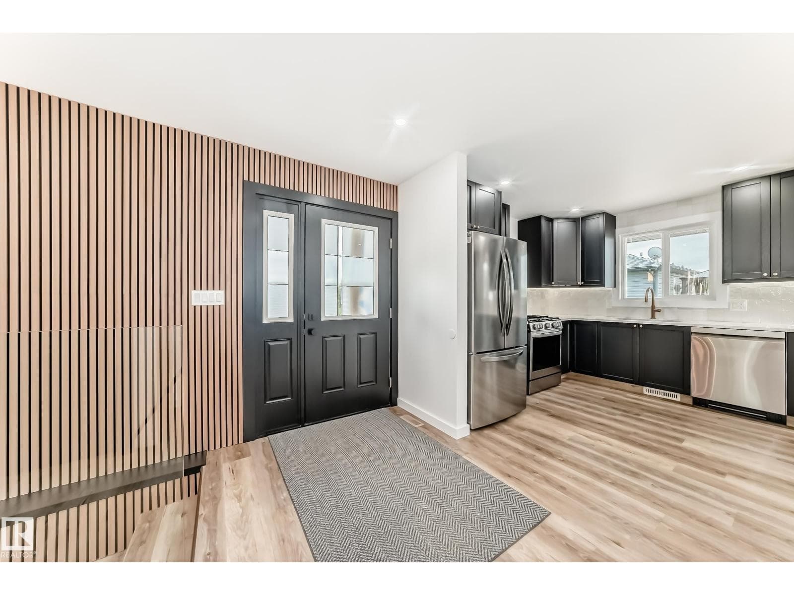 5608 45 ST — photo 5