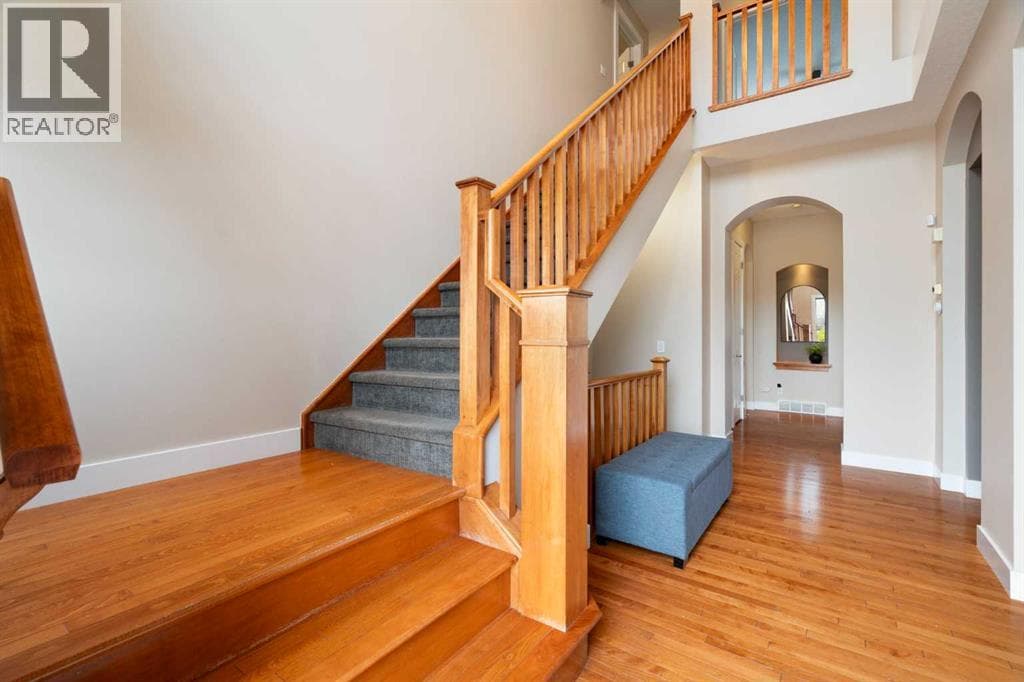 65 Tusslewood Heights NW — photo 2