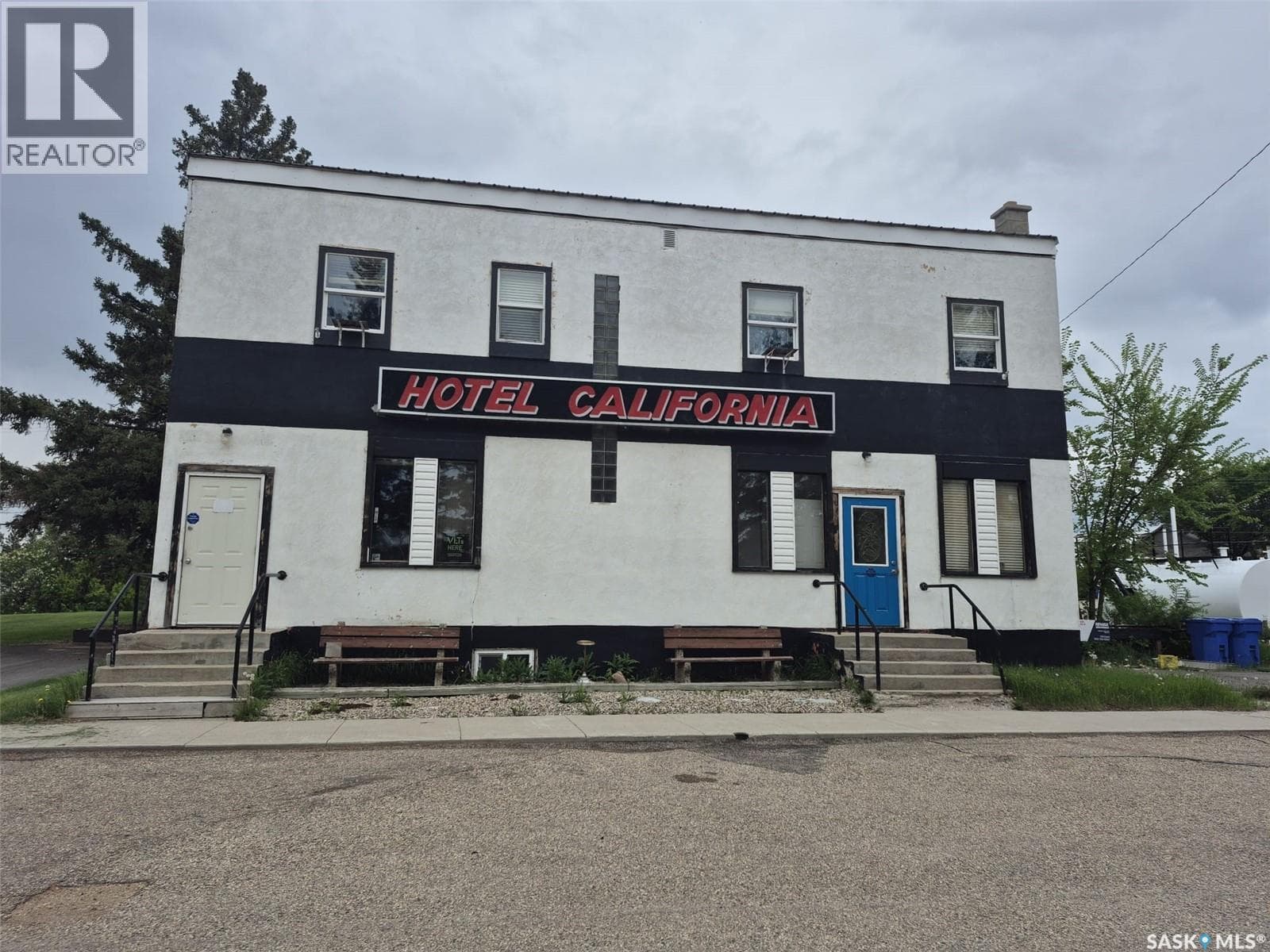 307 Railway AVENUE — photo 2