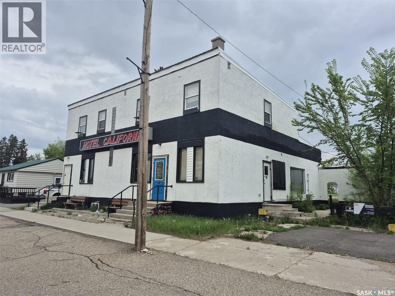 307 Railway AVENUE