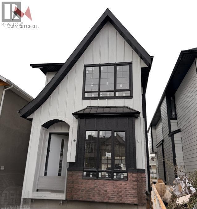 528 52 Avenue SW — photo 2