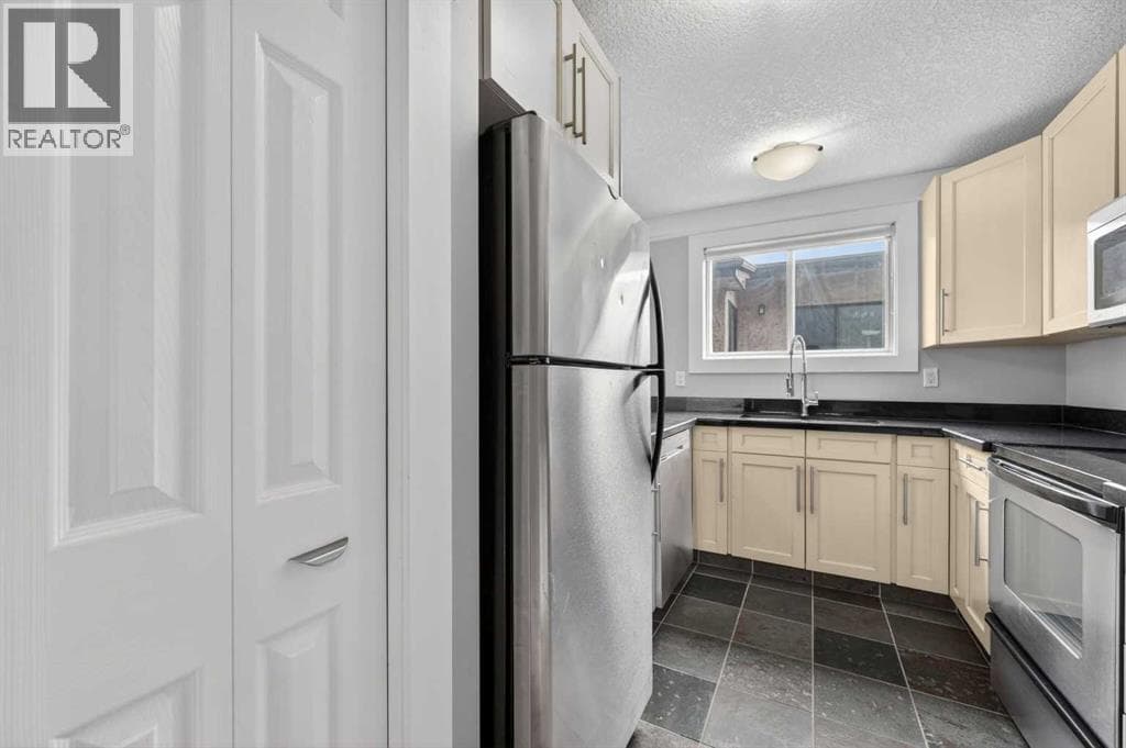 203, 644 Meredith Road NE — photo 4