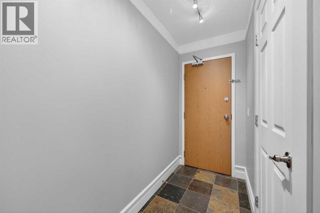 203, 644 Meredith Road NE — photo 2