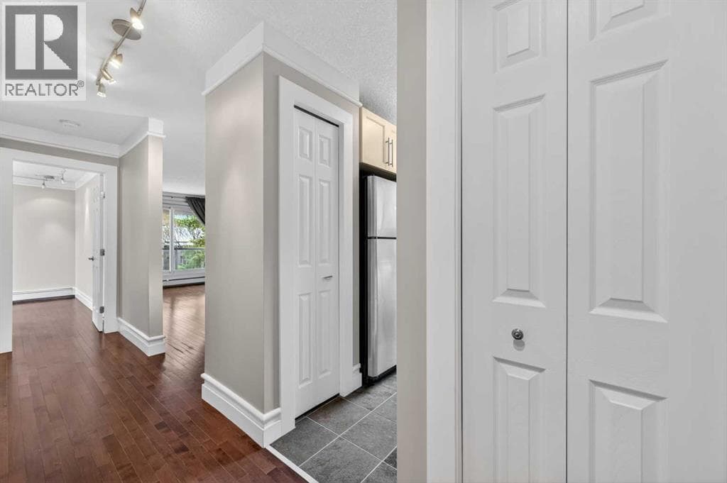 203, 644 Meredith Road NE — photo 3