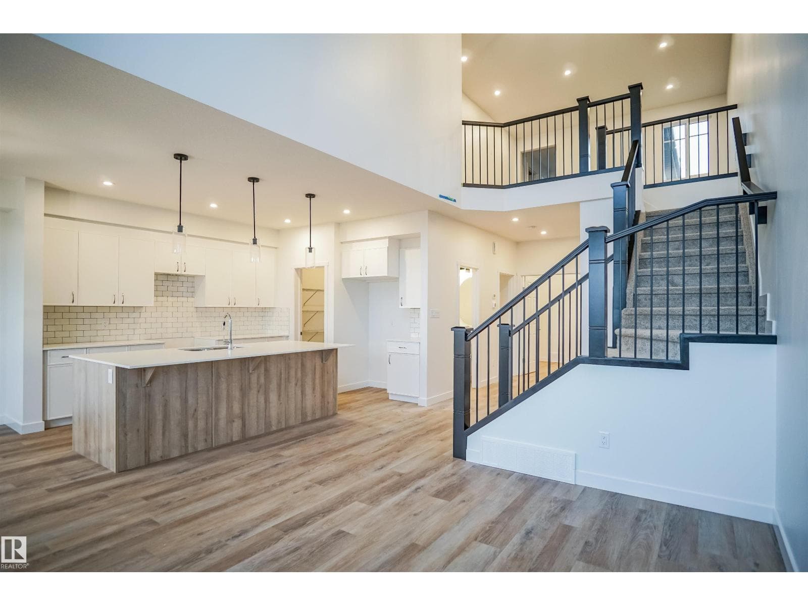 1019 14 AV NW — photo 4