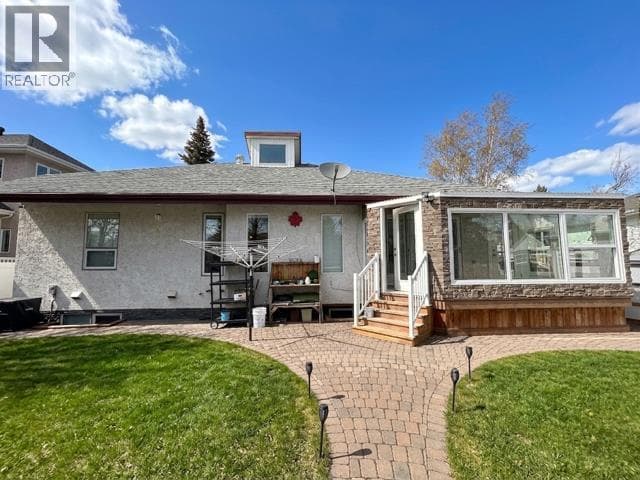 6210 53 Avenue — photo 2