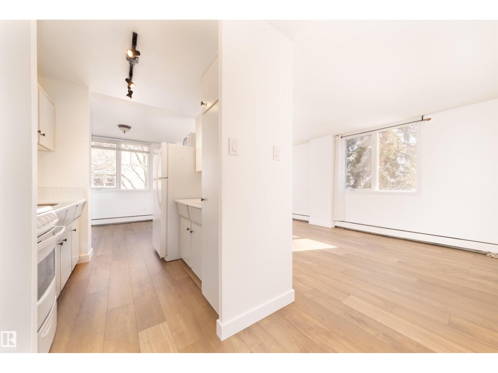 #406 9816 112 ST NW