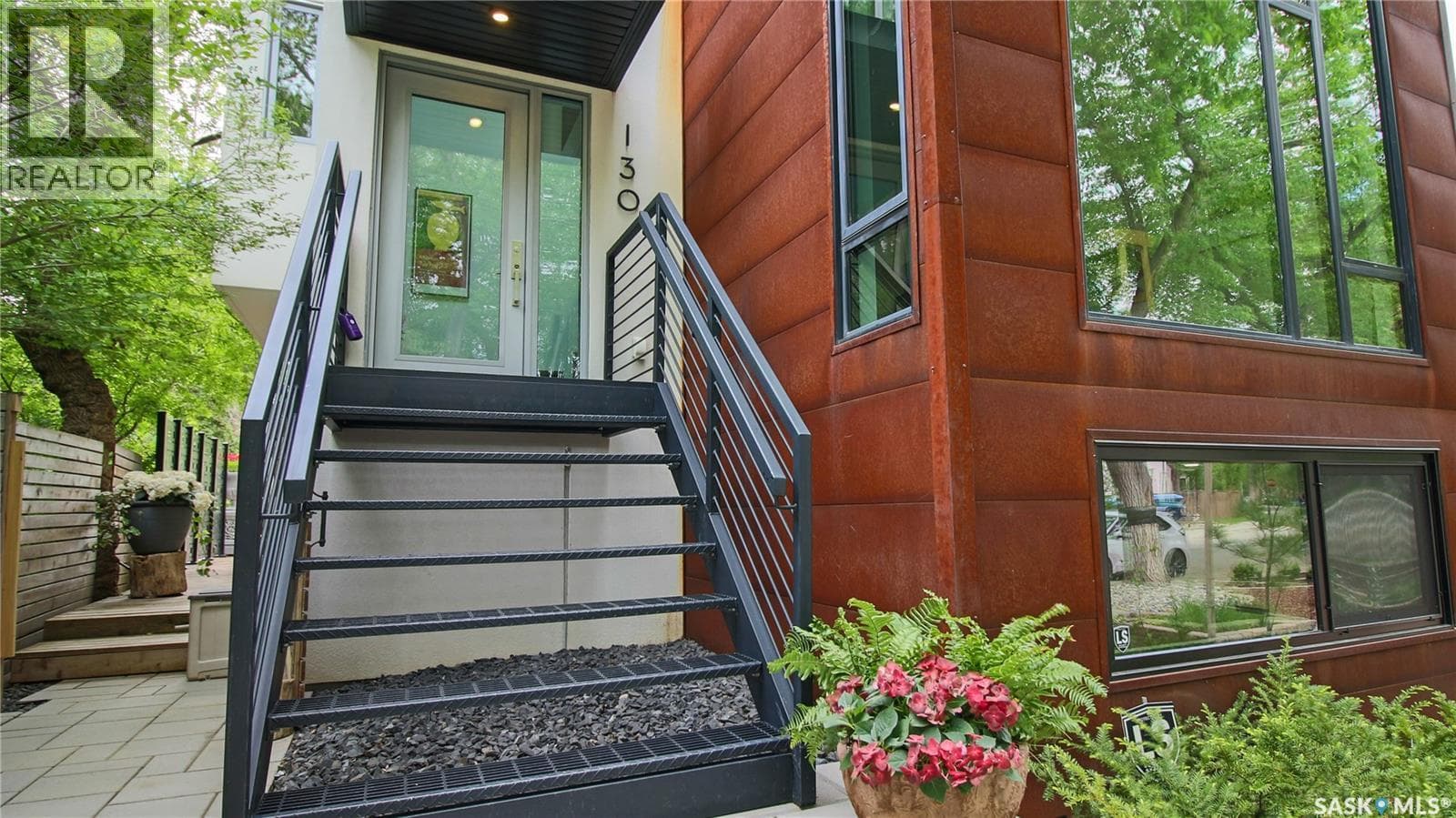 130 Connaught CRESCENT — photo 3