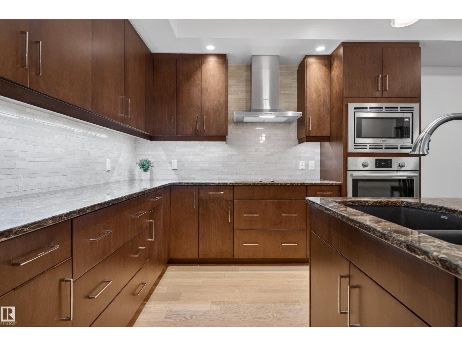 #514 200 BELLEROSE DR — photo 4
