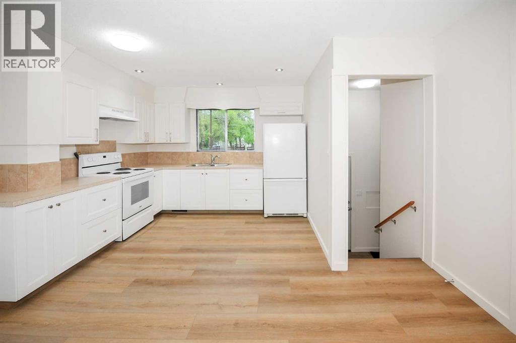 4201 50 Avenue — photo 3
