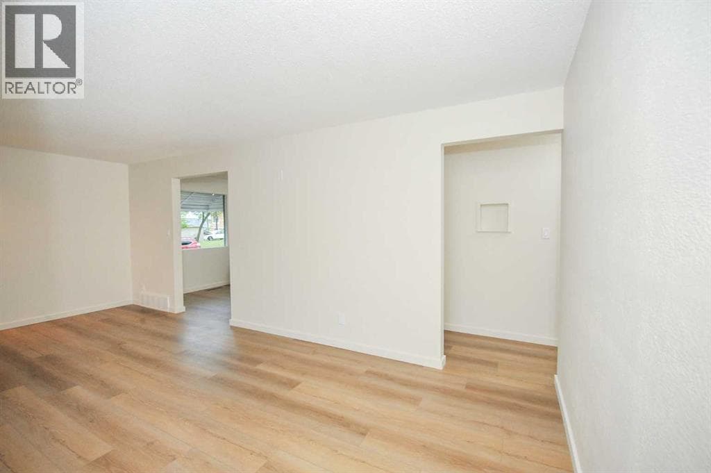 4201 50 Avenue — photo 5