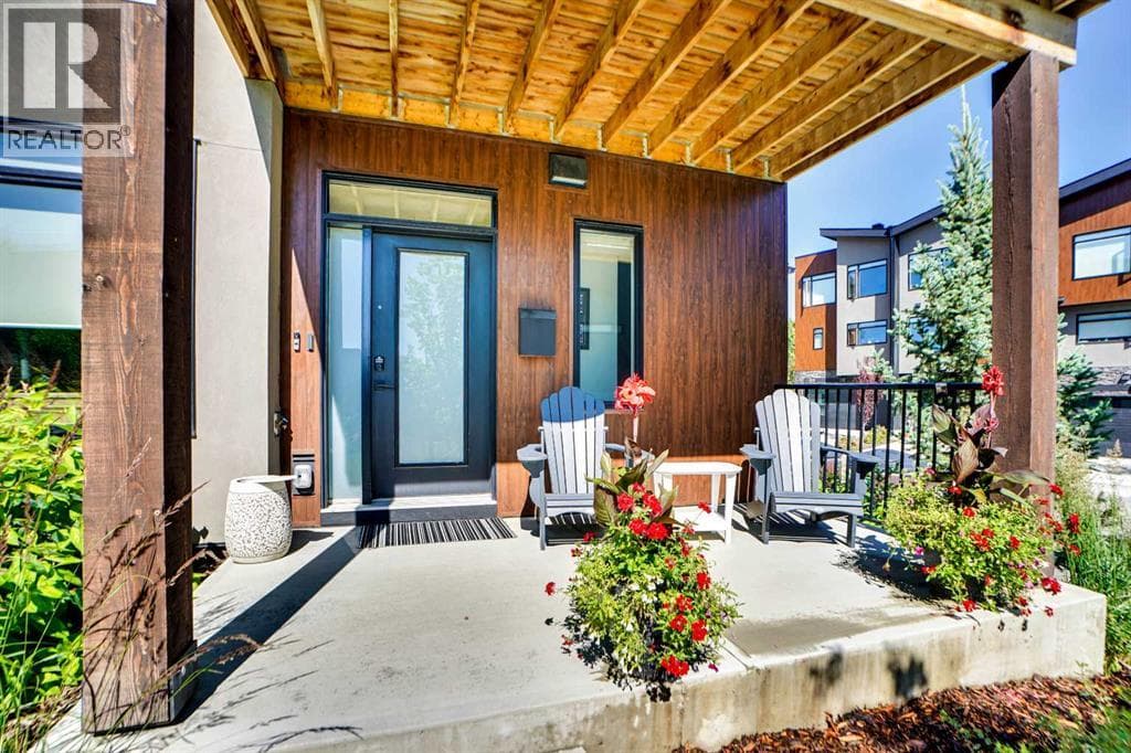 19 Royal Elm Green NW — photo 3