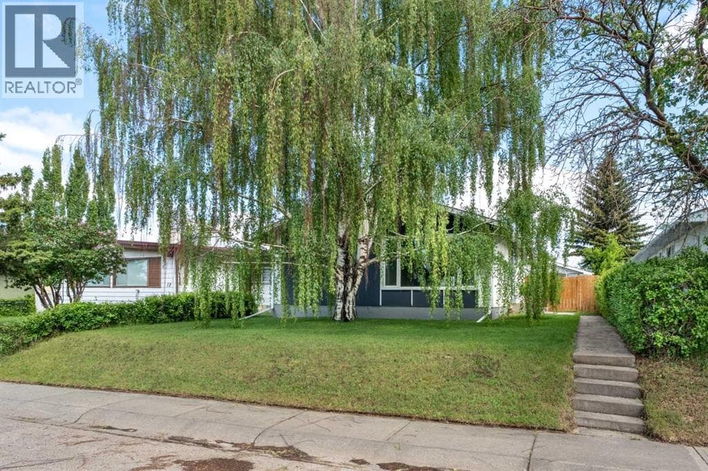 8 Van Horne Crescent NE