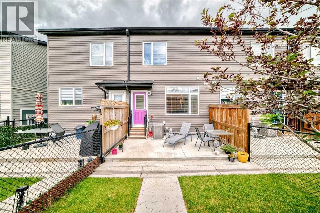 342 Redstone Boulevard NE — photo 2