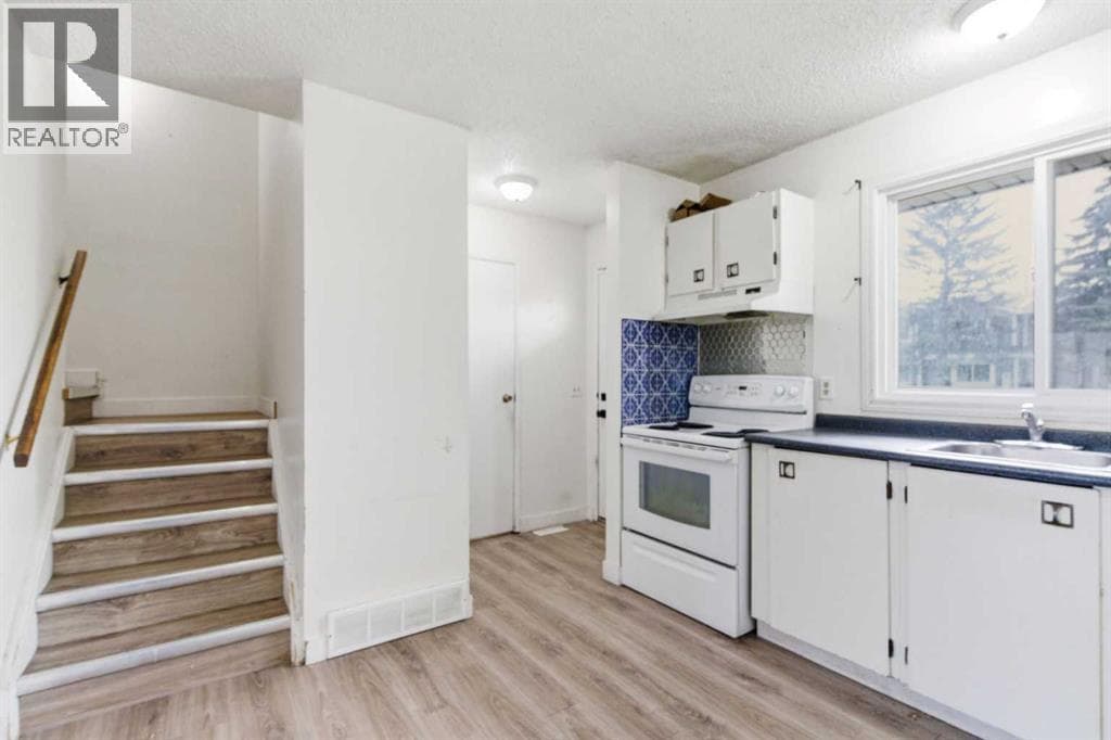804 Madeira Drive NE — photo 5