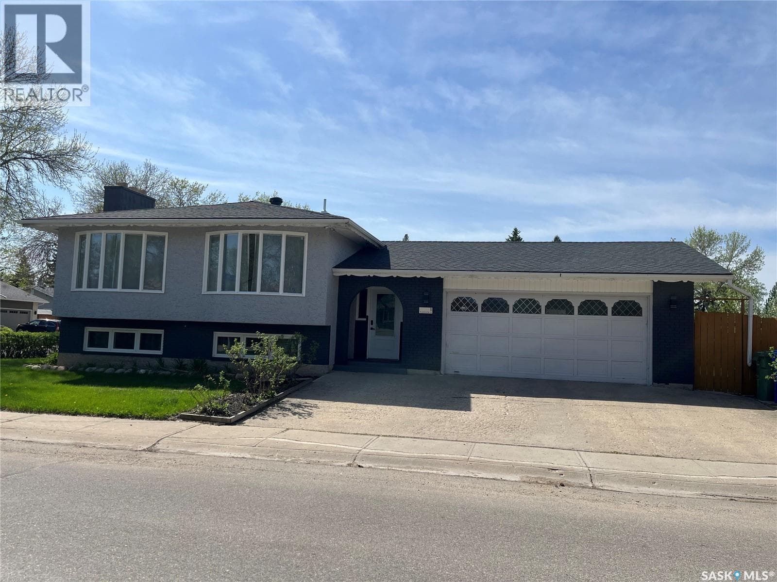 11 PLAINSVIEW DRIVE