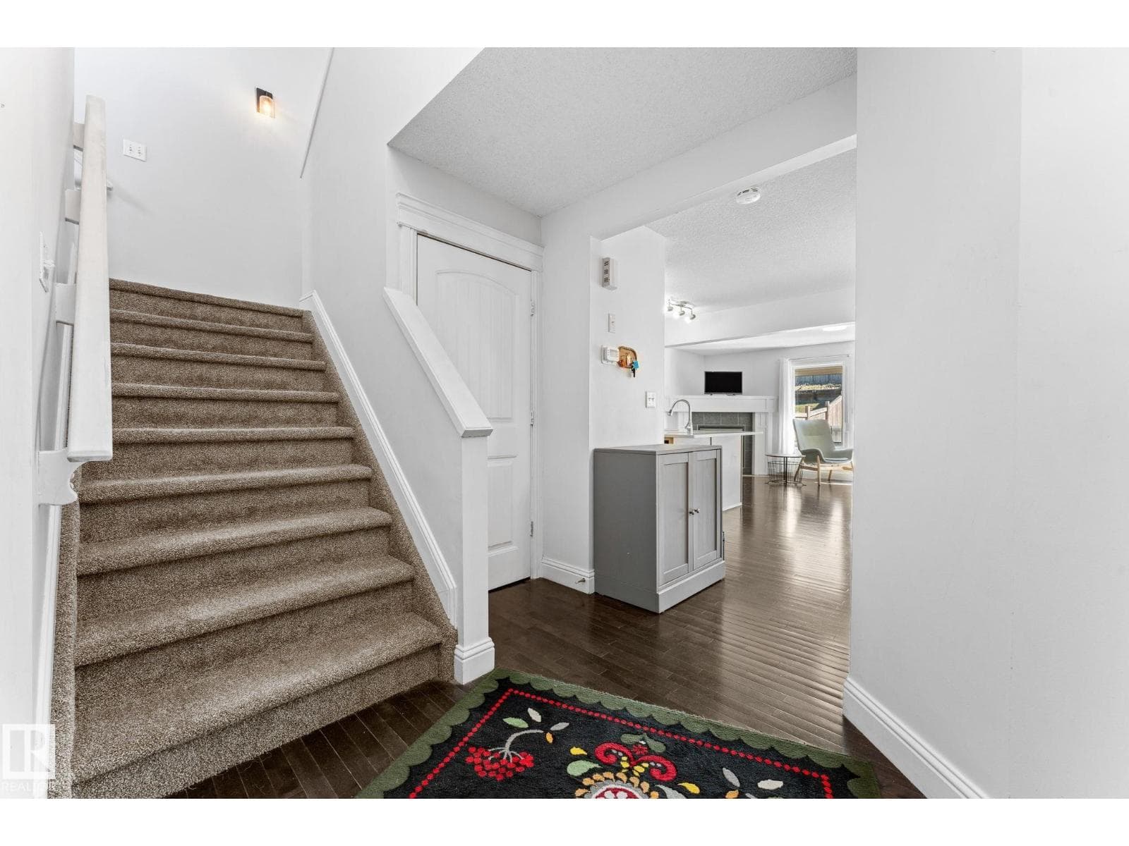 3527 11 ST NW — photo 3