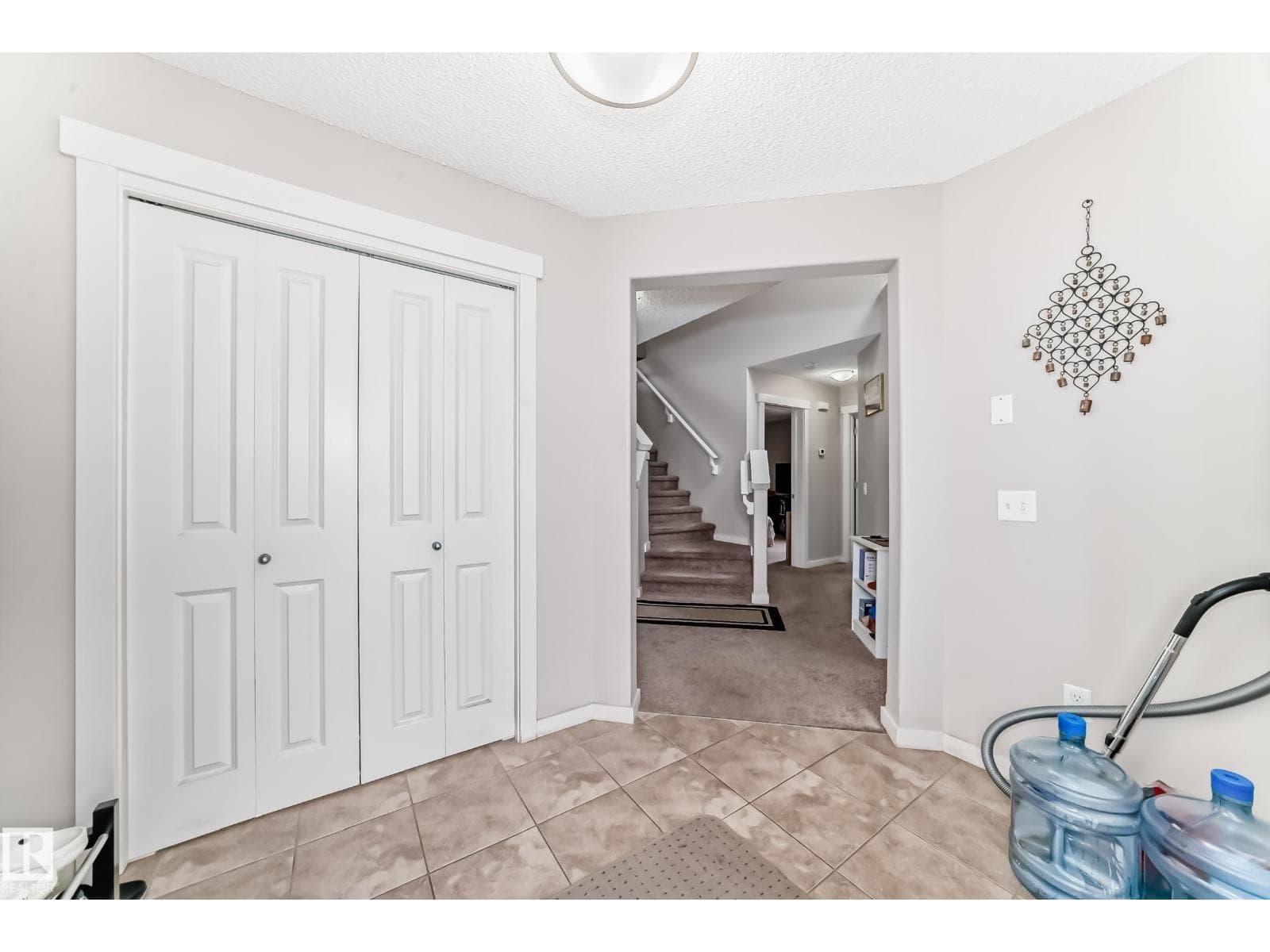 2808 36 AV NW — photo 4