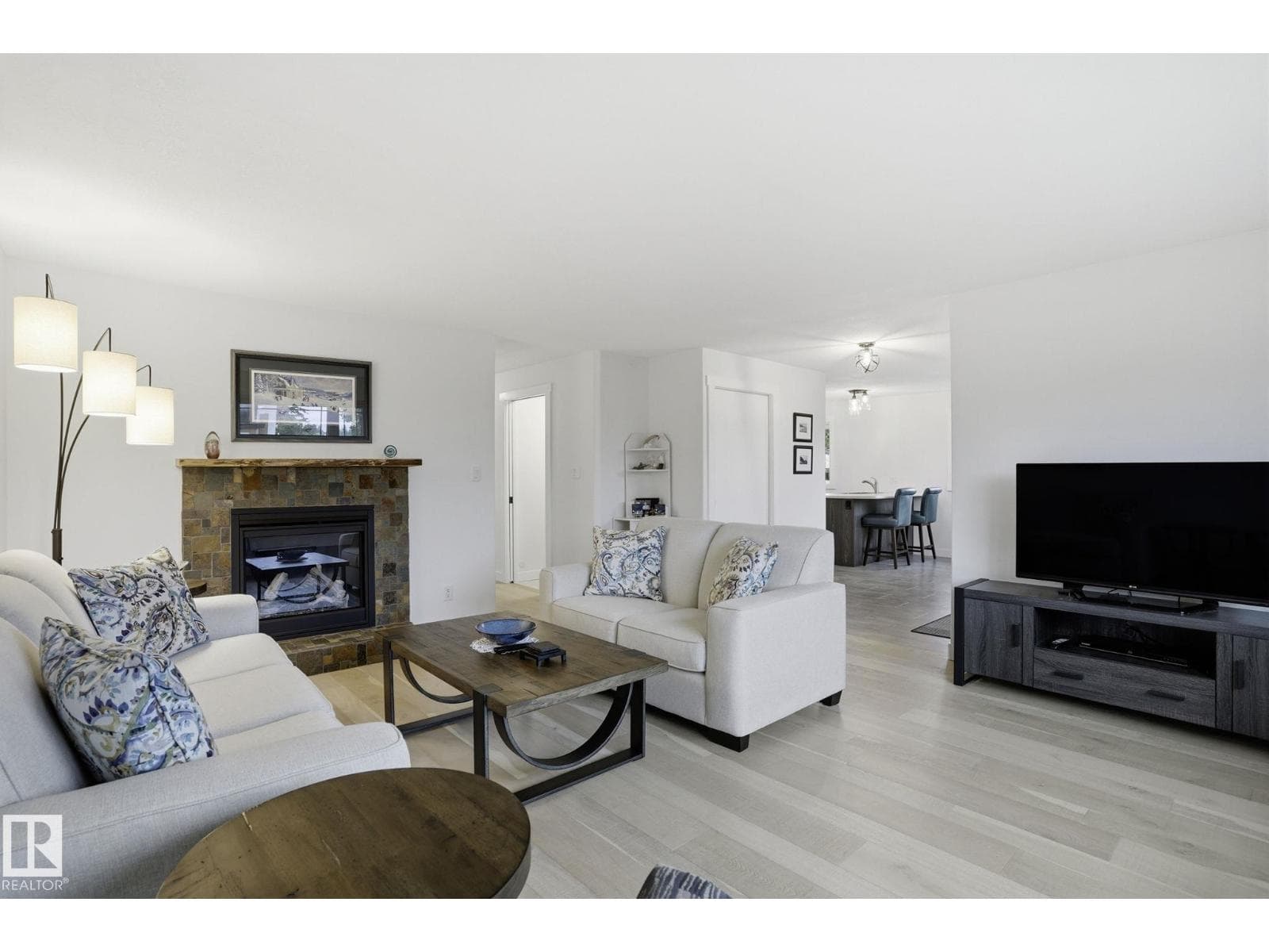 4502 53 AV — photo 5