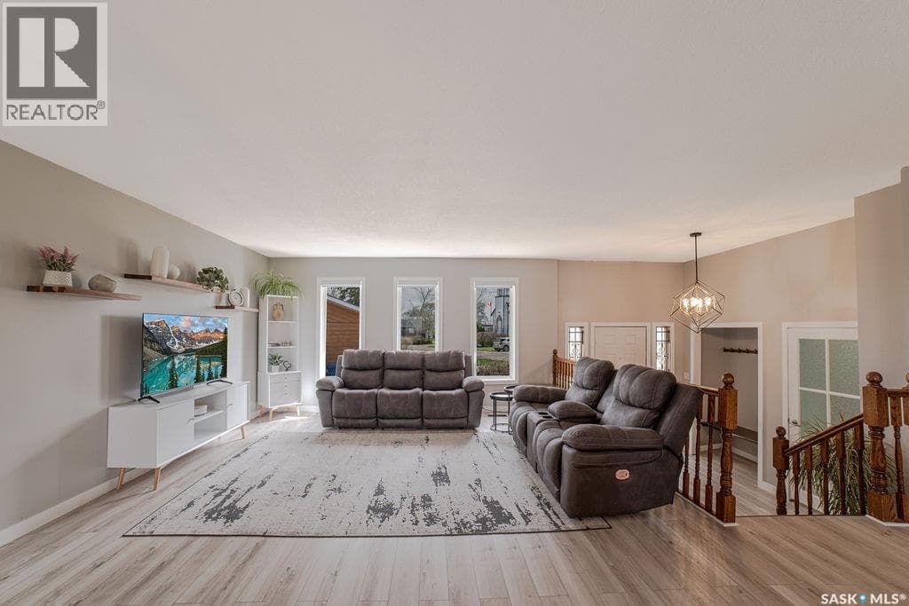 1 Hoidale AVENUE — photo 3