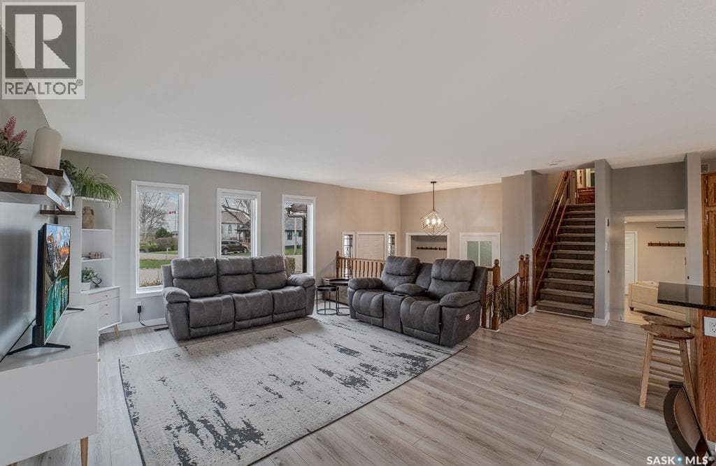 1 Hoidale AVENUE — photo 2