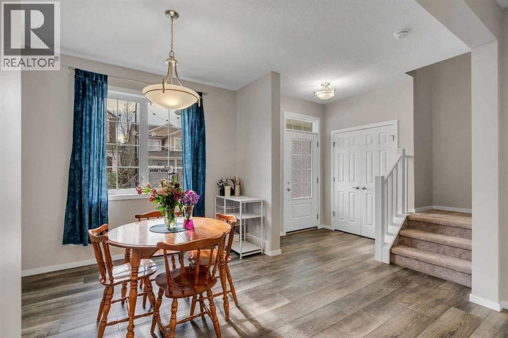129 Yorkville Manor SW — photo 3
