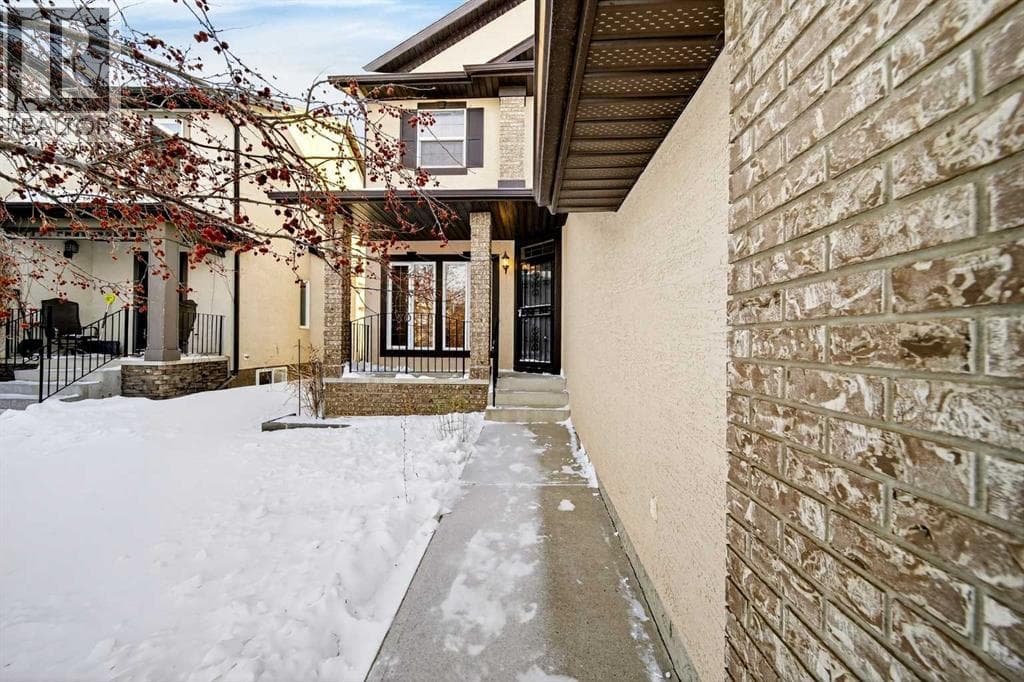 14 Springborough Crescent SW — photo 4