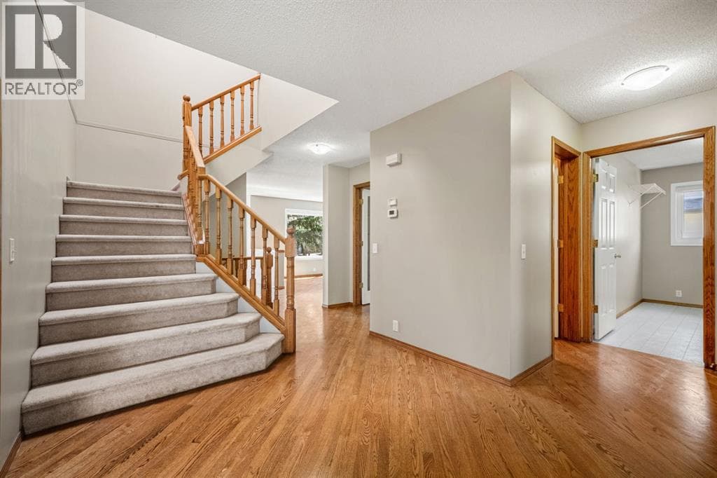 131 Lake Simcoe Court SE — photo 3