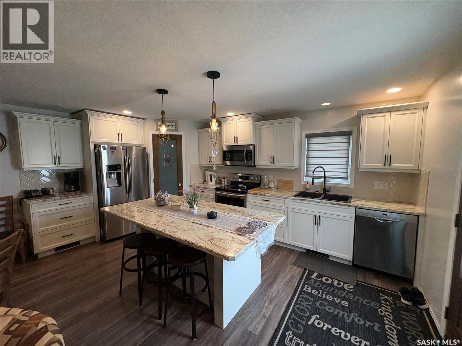 310 McIntosh STREET — photo 3