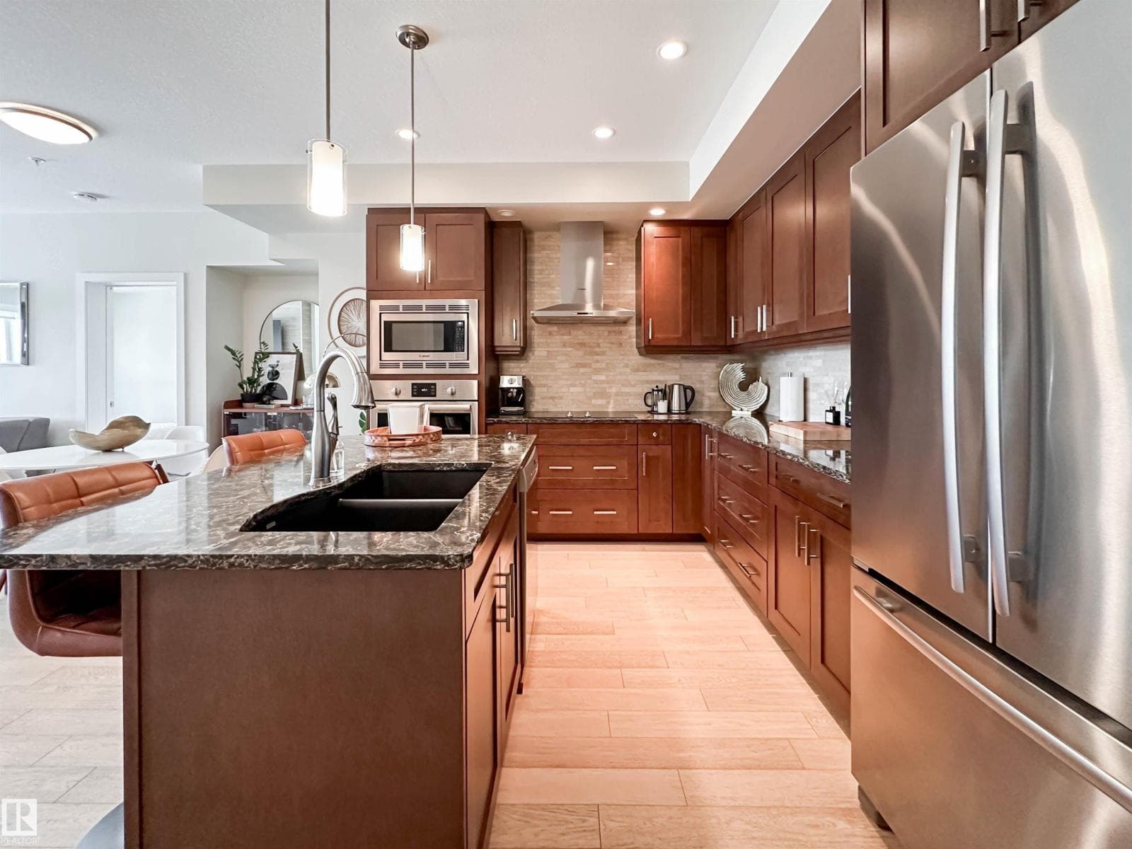 #718 200 BELLEROSE DR — photo 4