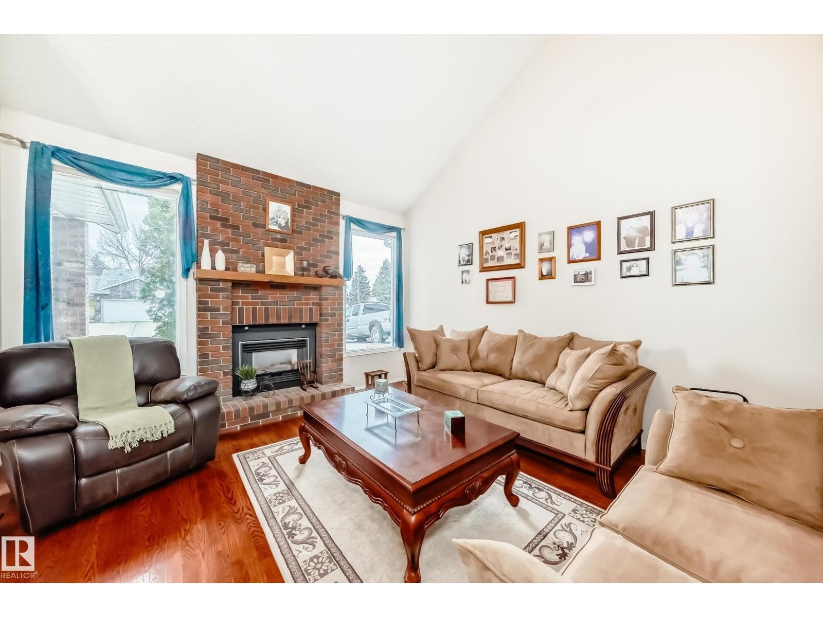 660 VILLAGE DR — photo 3
