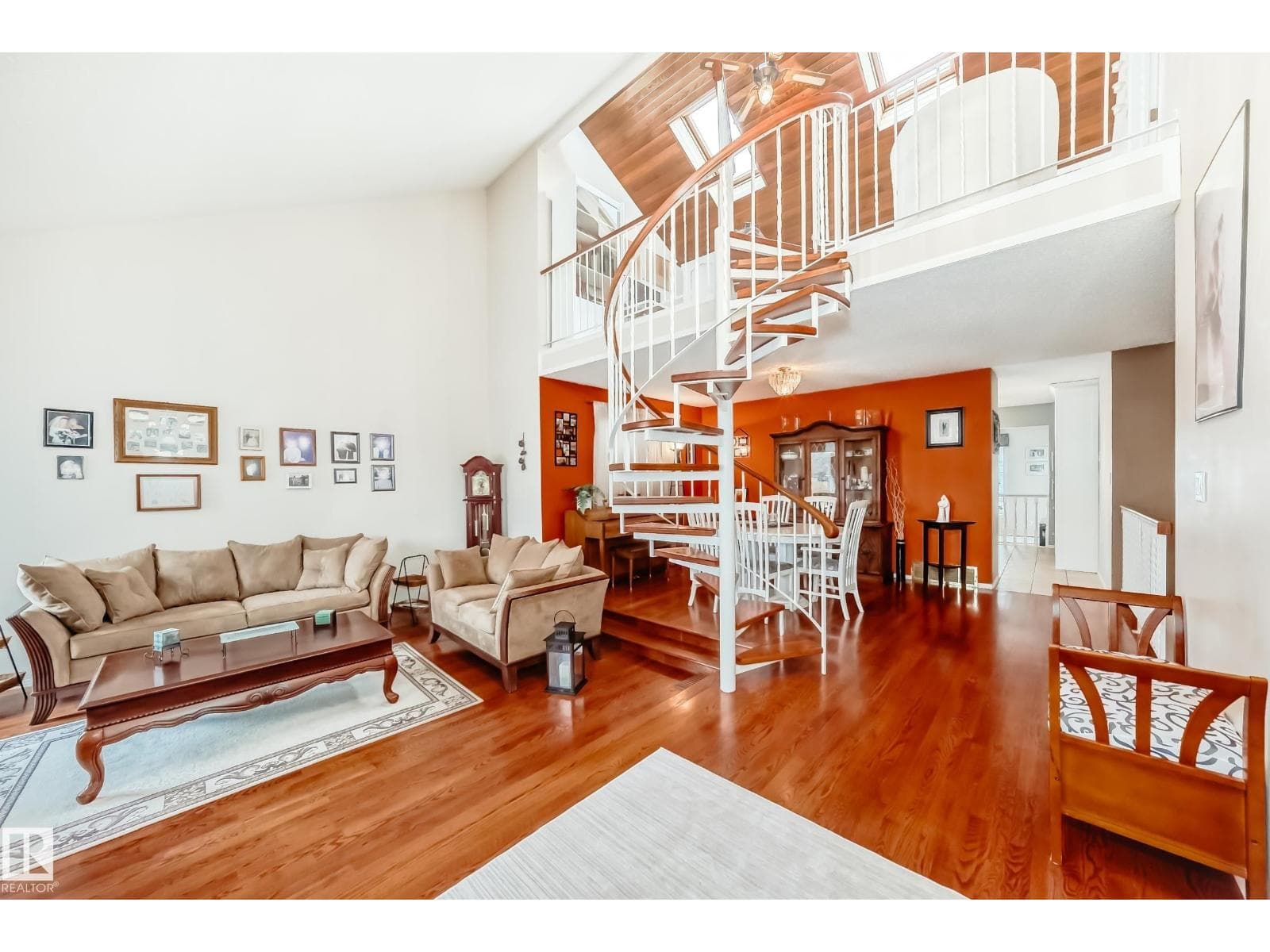 660 VILLAGE DR — photo 4