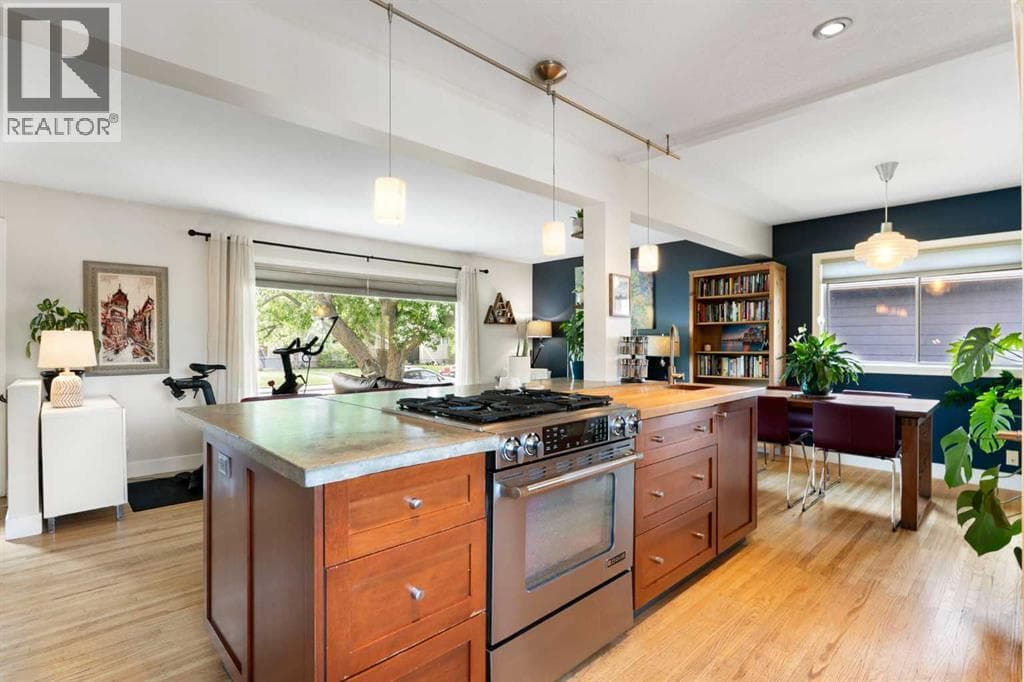 14 Montrose Crescent NE — photo 3