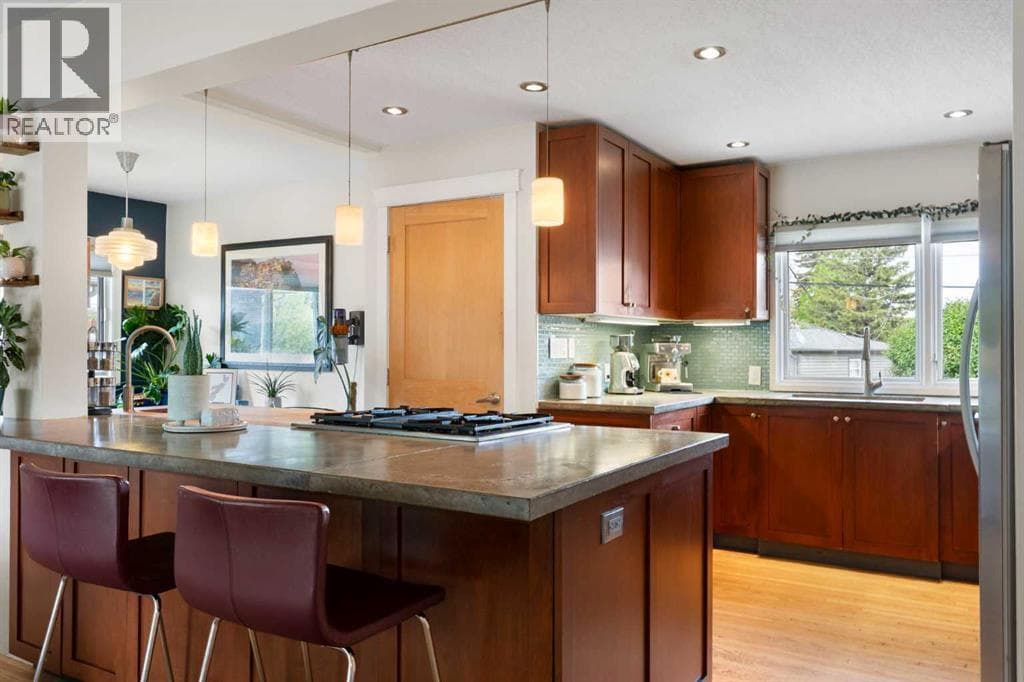 14 Montrose Crescent NE — photo 4
