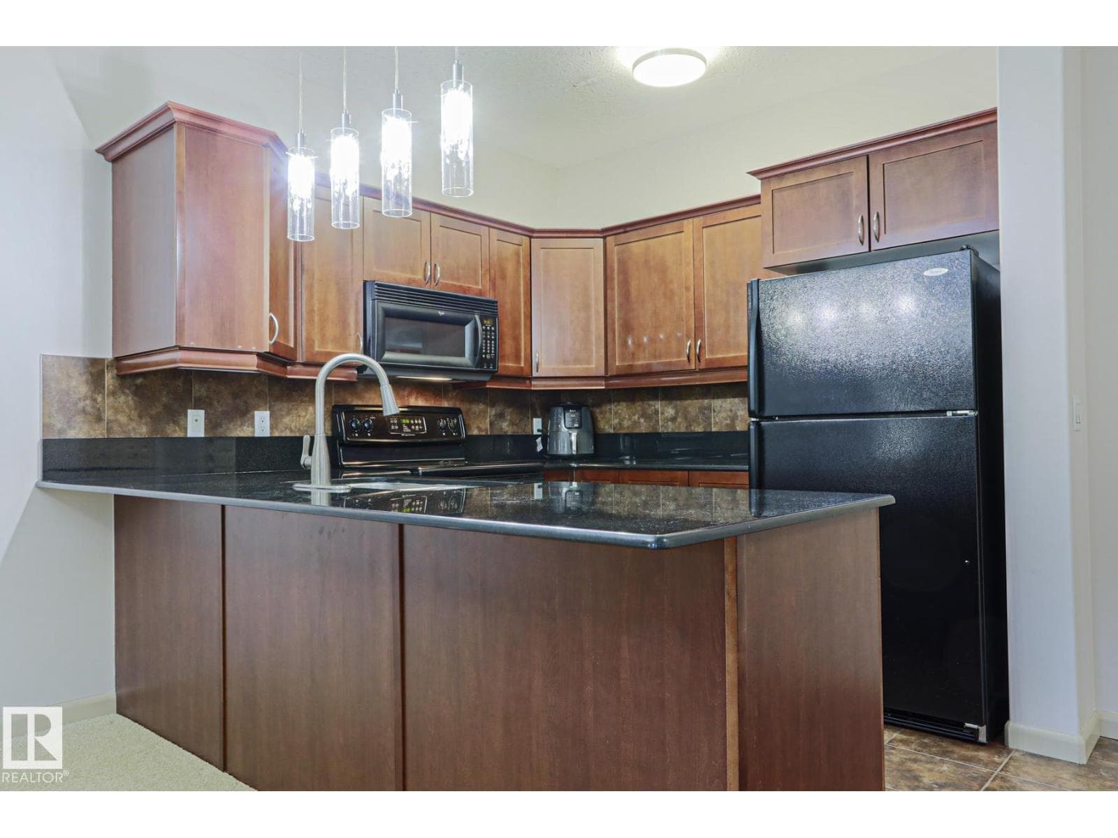 #117 160 MAGRATH RD NW — photo 3