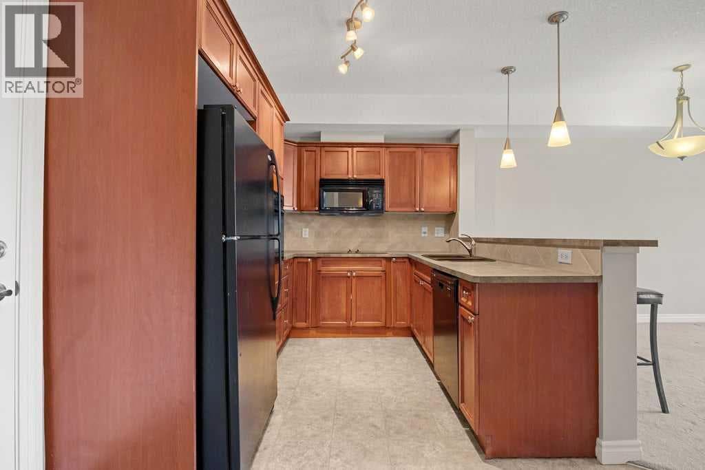 122, 60 Royal Oak Plaza NW — photo 4