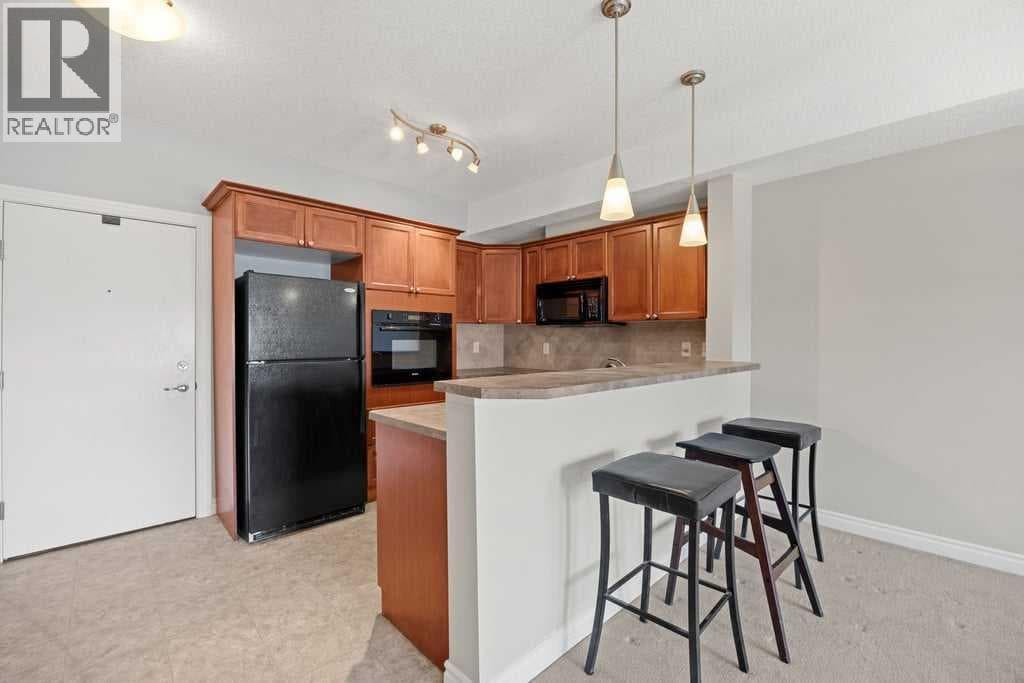 122, 60 Royal Oak Plaza NW — photo 5
