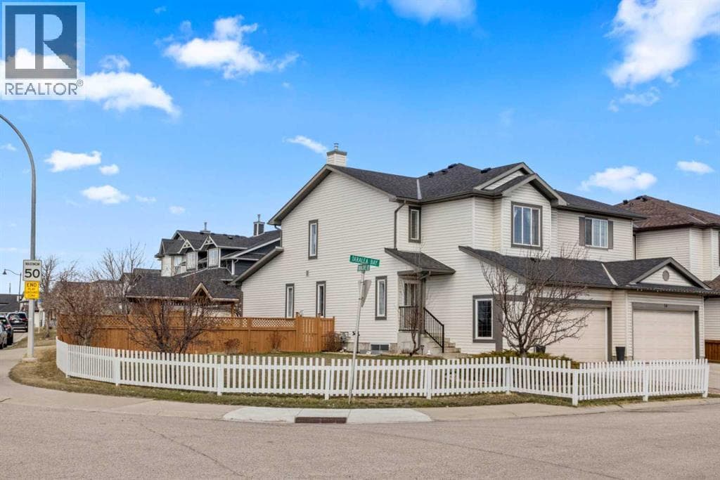 10 Taralea Bay NE photo 3