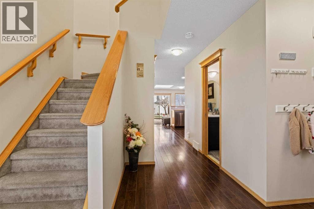 10 Taralea Bay NE photo 5