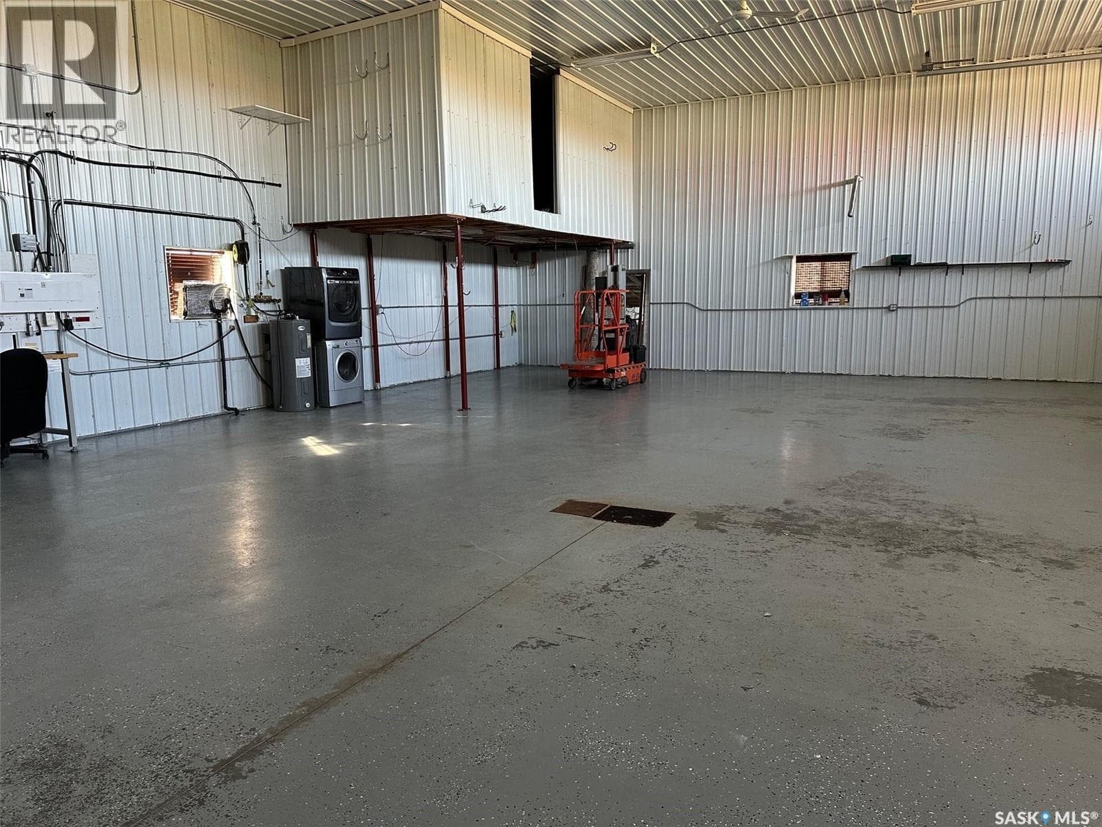 5 109 Industrial DRIVE — photo 2