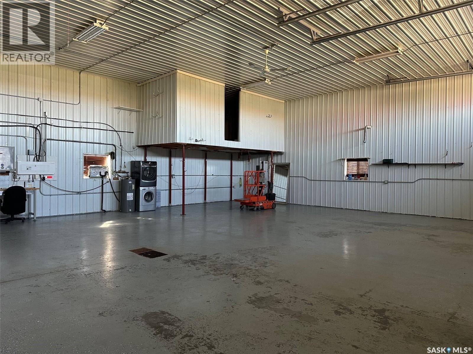 5 109 Industrial DRIVE — photo 3