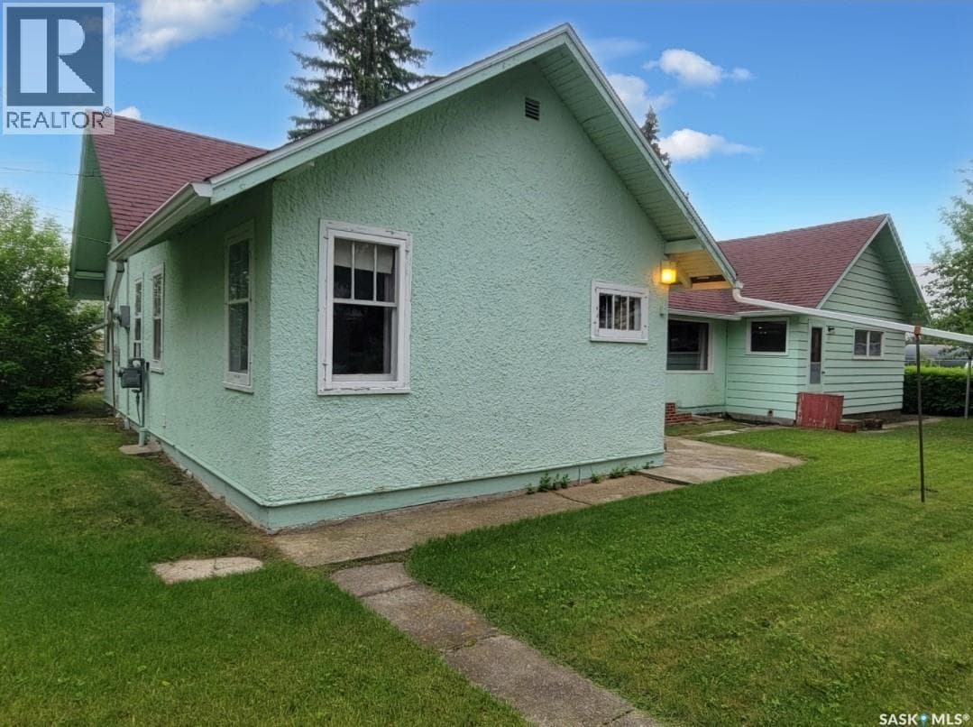 106 Railway AVENUE E