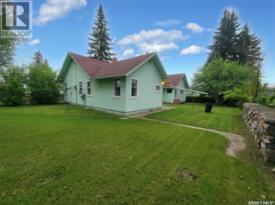 106 Railway AVENUE E — photo 2