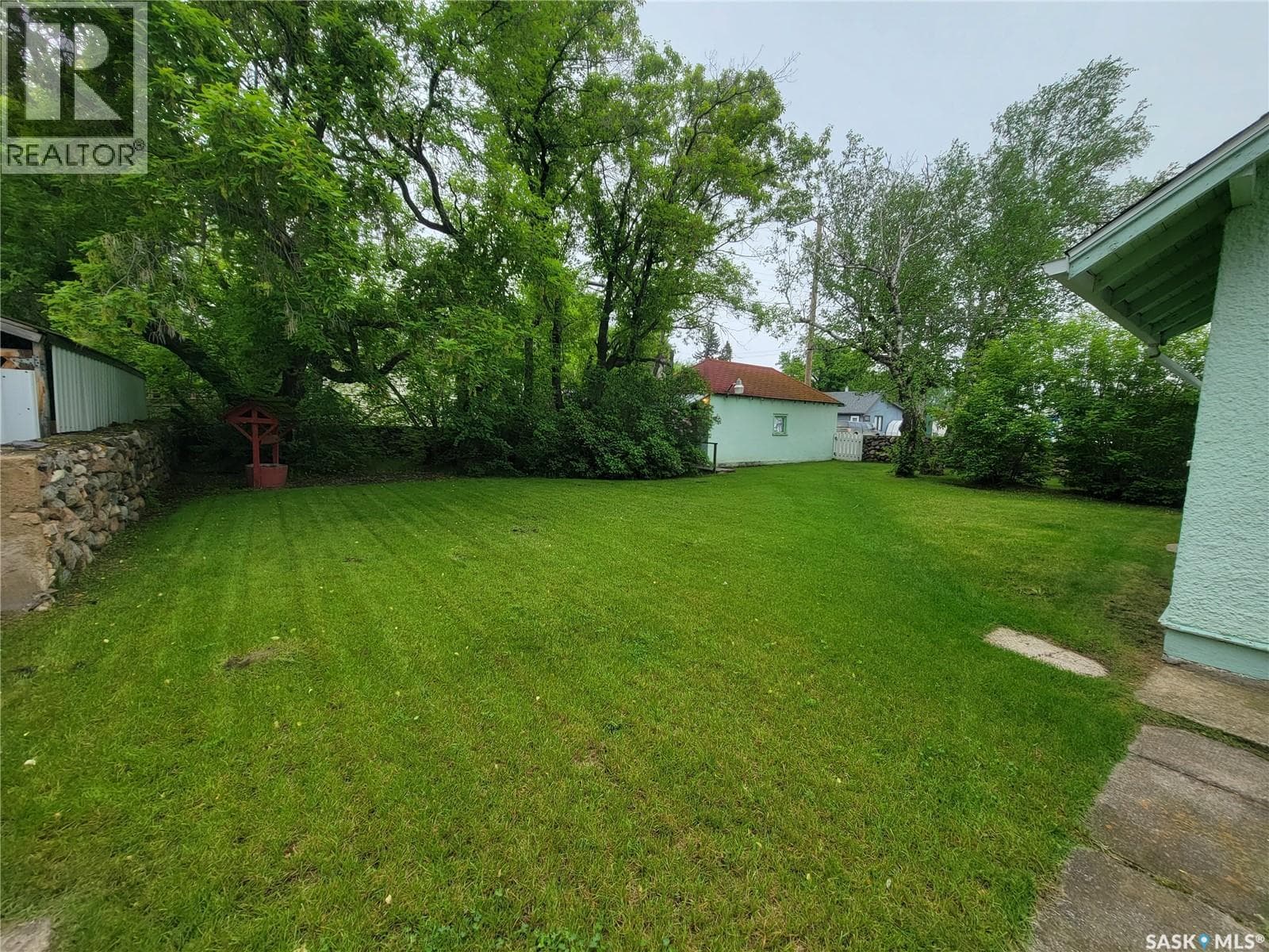 106 Railway AVENUE E — photo 4