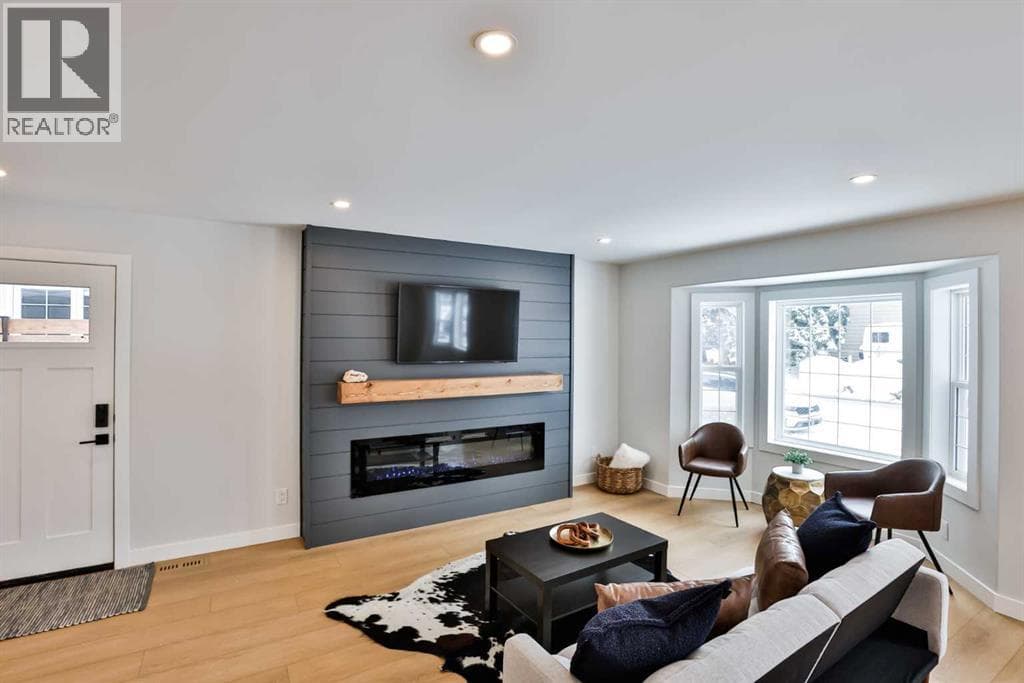 330 Wascana Crescent SE — photo 3